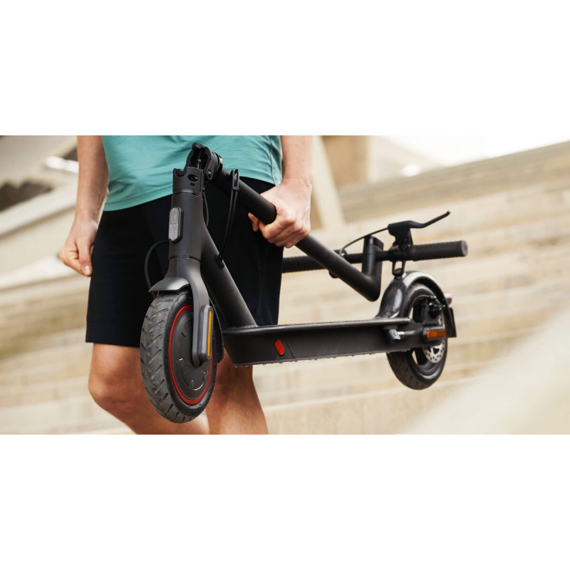 Xiaomi Trottinette électrique Pro 2, portée maximale de 45,5 km et moteur  électrique de 15,5 km/h par 600 W, pneus pneumatiques de 21,6 cm, trottinette  électrique portable et pliable pour adultes, double